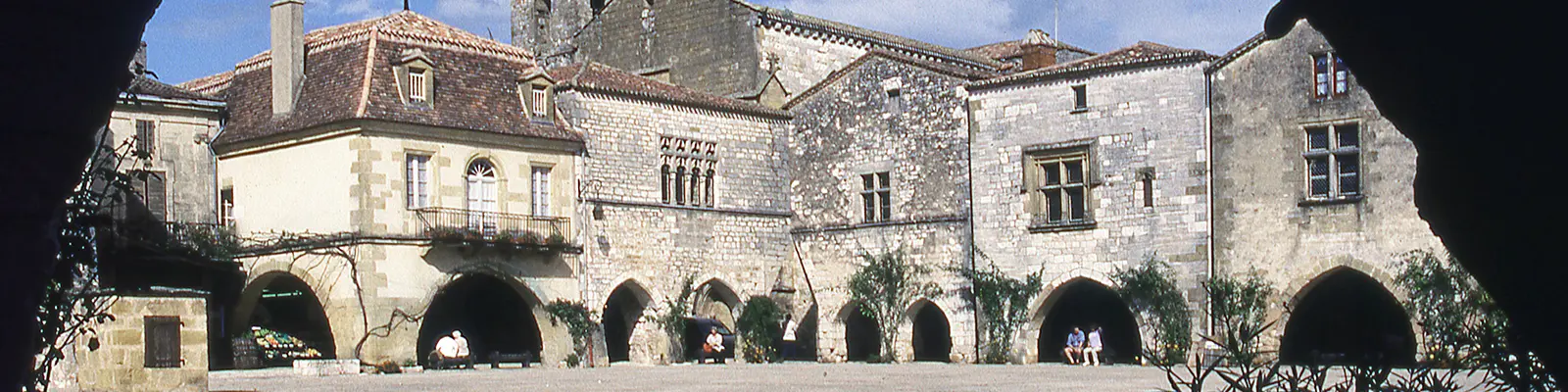 Monpazier: Northeast Corner Market Square